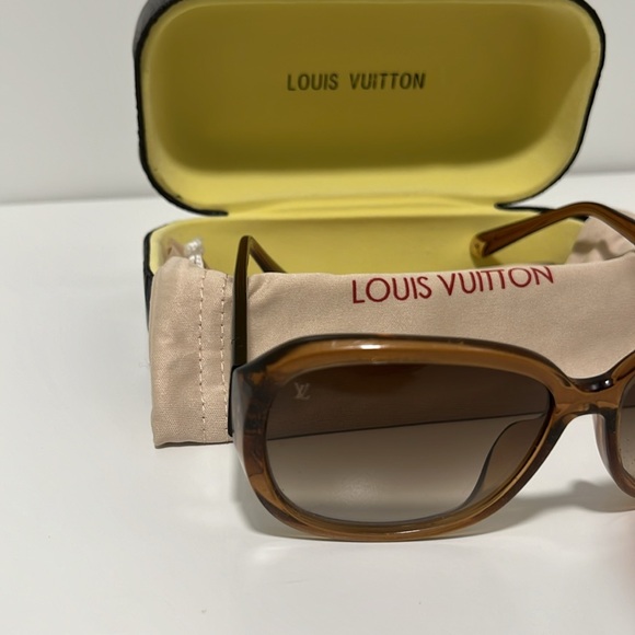 Louis Vuitton 'Obsession GM' Glitter Honey sunglasses. - Picture 2 of 8